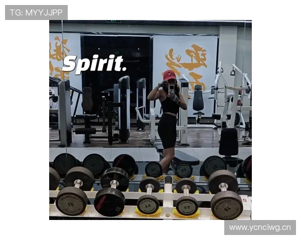 孙铭徽训练完直接拎两袋蛋白粉去接娃，这爹当的比健身房私教还狠