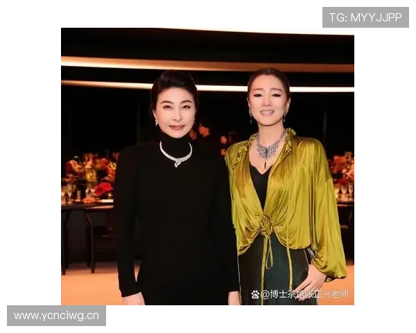 卢玉菲今天又被拍到街头买奶茶了？这气质跟赛场上的女王简直不是一个人啊！