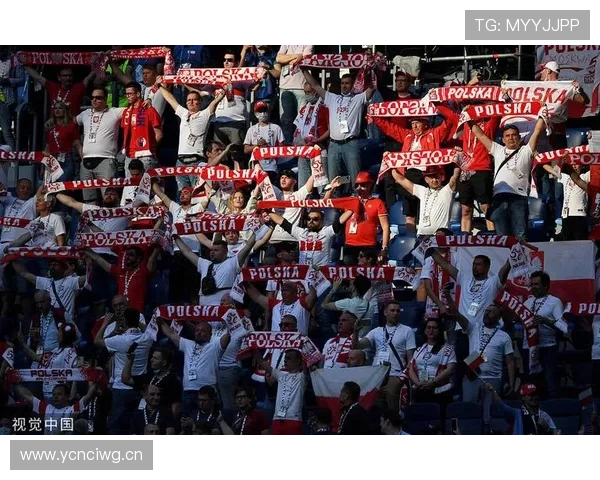 莱万训练完回家还要给老婆孩子做饭？