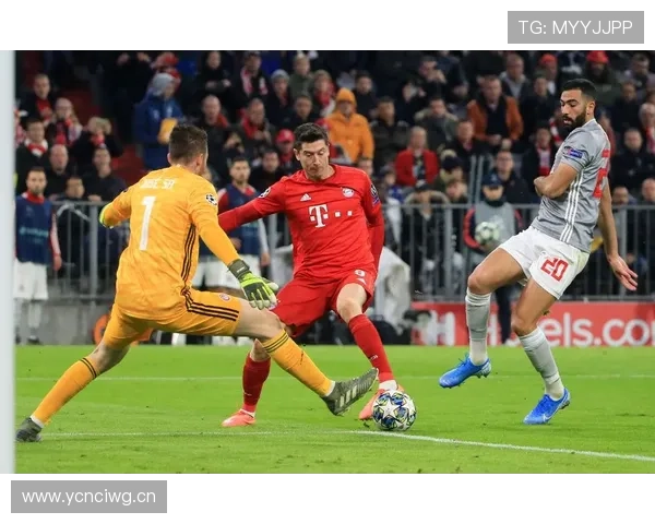 莱万每天五点起床吃秤砣？这自律谁顶得住